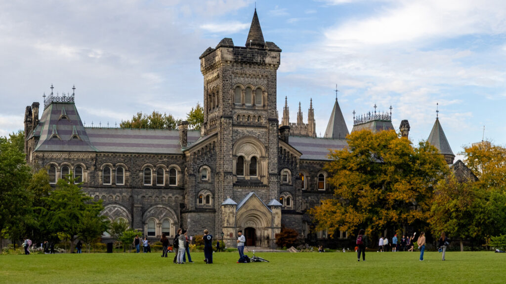 TORONTO ÜNİVERSİTESİ